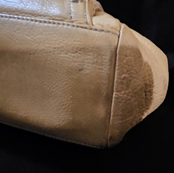 Tignanello Elegant Tan Pebble Leather Hobo/Shoulder Bag - Picture 9 of 16